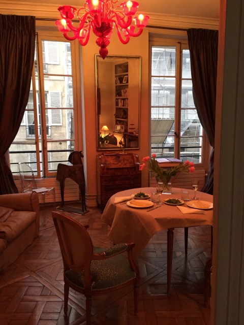 Table with aperesges